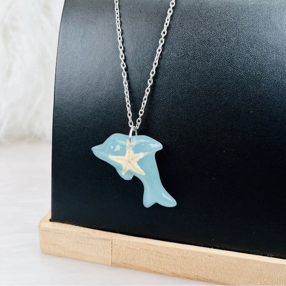 Vintage, starfish in resin blue dolphin pendant silvertone island chic necklace - Picture 3 of 6